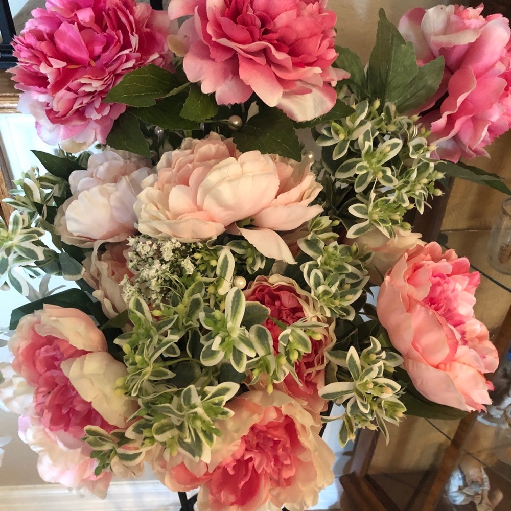 Silk Cabbage Roses - Picture 2 of 8